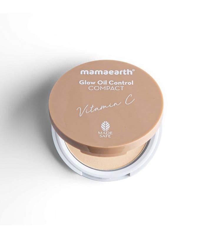 MamaEarth Glow Oil Control Compact (9gm)