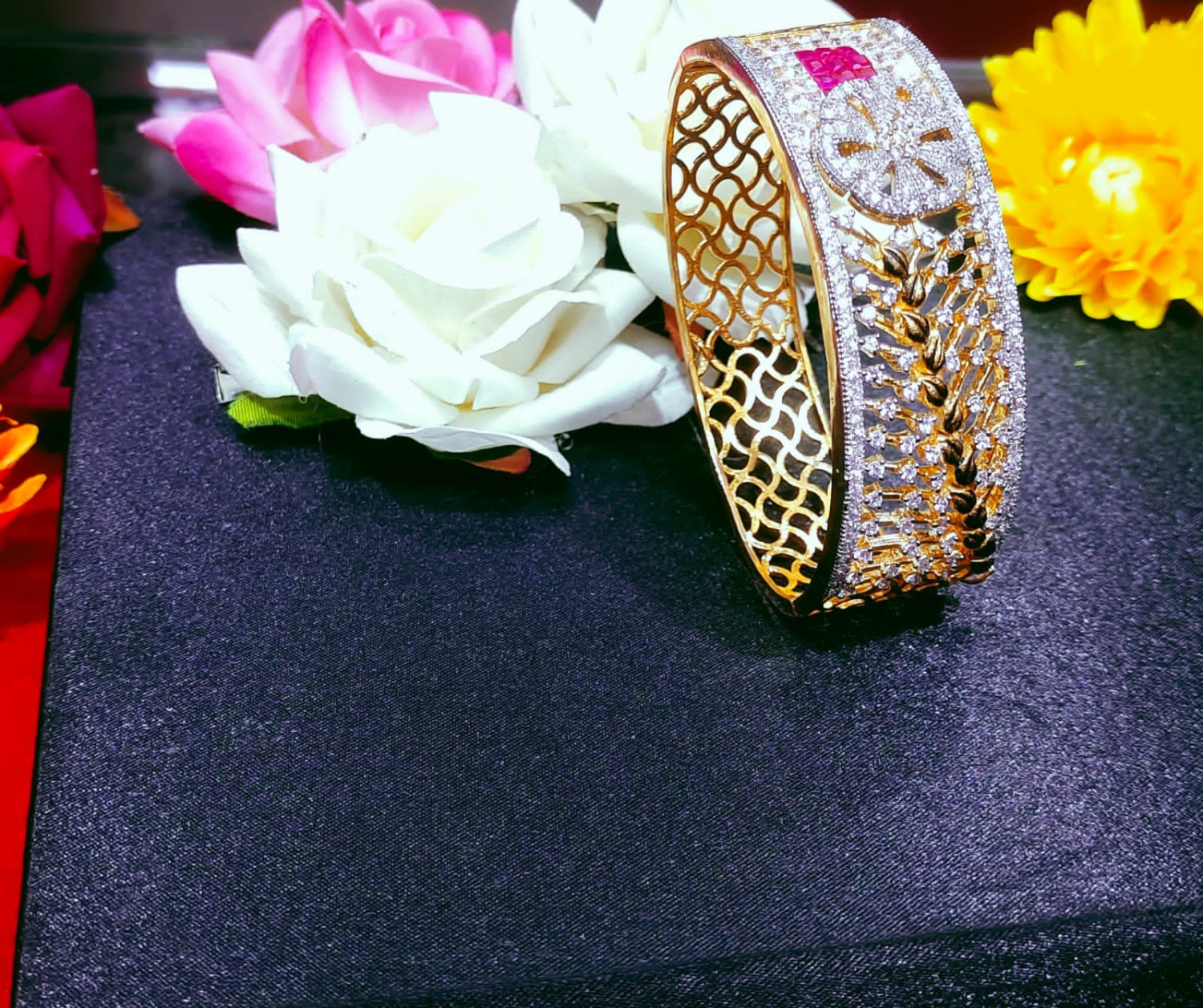 White Stone Fashion Bangles Jewelry for Women with Antique Polish